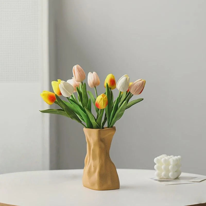 Vaso Escultural "Paper Bag" — Cerâmica com Design Amassado (Arte Moderna)