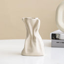 Vaso Escultural "Paper Bag" — Cerâmica com Design Amassado (Arte Moderna)